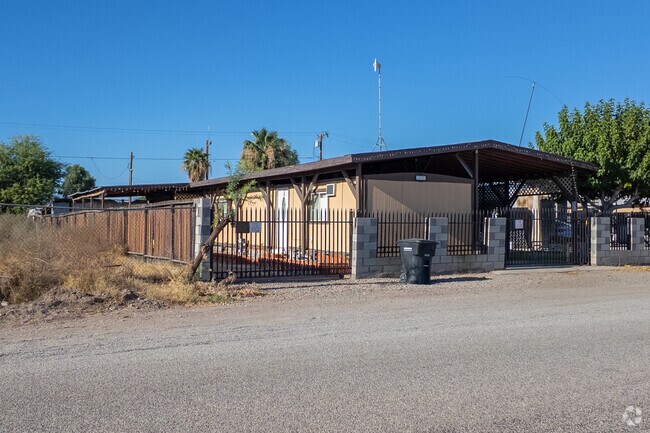 There are many manufactured homes in Ripley.