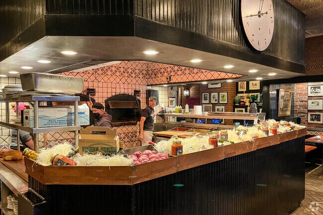 Enjoy a well-established pub offering a relaxed atmosphere and Italian dishes in the South End.