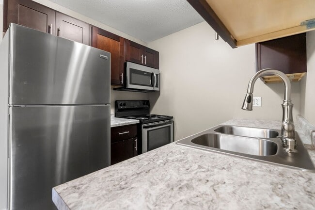 BLVD Apartments, Brooklyn Center, MN 55429 - photo 3