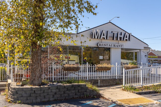 Mai Thai Restaurant is a popular choice among Hill N Dale locals.