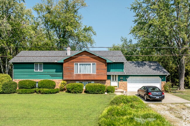 Devonshire residents meticulously maintain their landscaping.