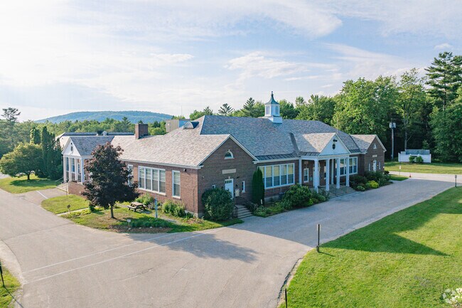 Barstow Memorial School provides a well-rounded education and promotes academic excellence.