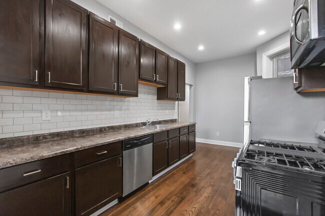 908 W Montrose Ave unit 3, Chicago, IL 60613 - photo 4