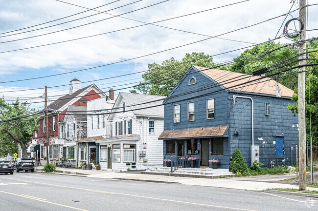 In Setauket-East there are plenty of original buildings from the mid-17th century like these 2-story retail buildings.