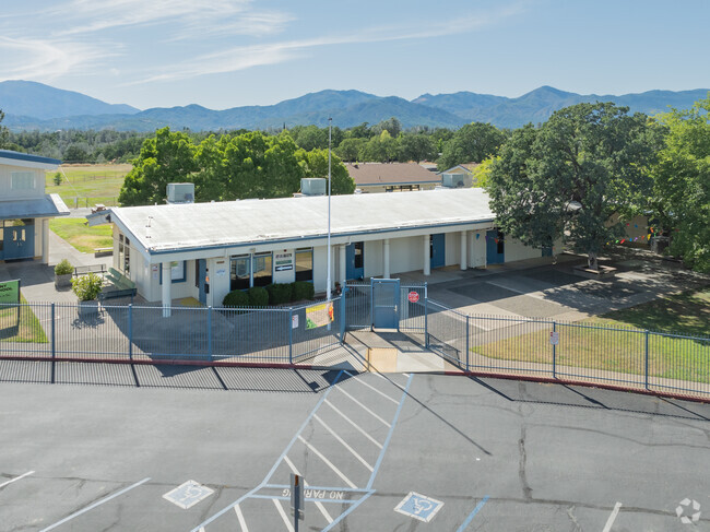 Gateway Educational Options earns a B- overall grade from Niche.