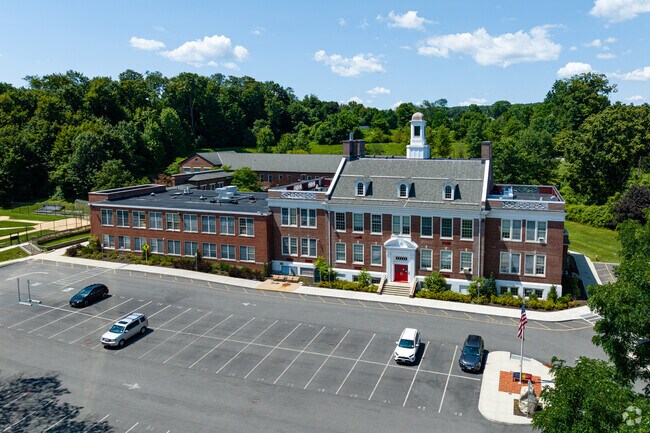 Hawthorne Elementary serves young learners near Thornwood with a focus on excellence.