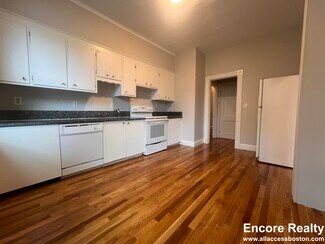 29 Littell Rd Unit 1, Brookline, MA 02446