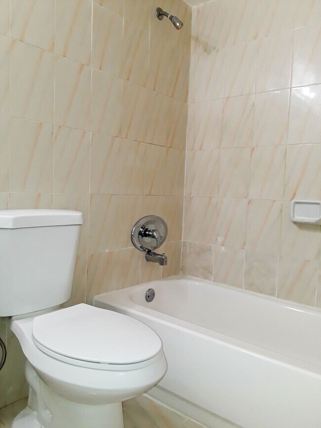 4841 NW 7th St unit 1094, Miami, FL 33126 - photo 3