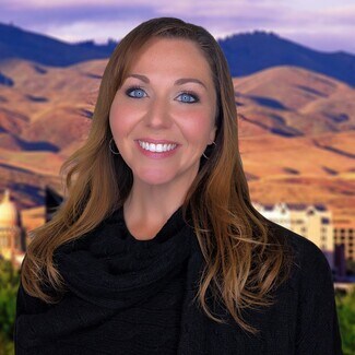 Alicia Hollinger