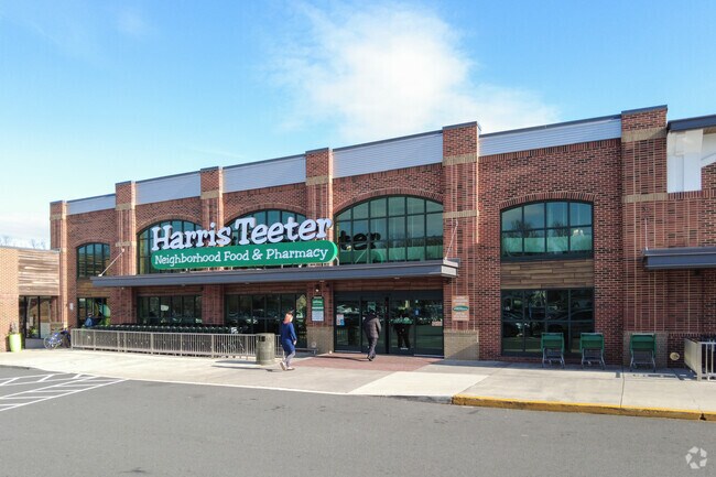 Residents can find groceries at Harris Teeter in Lincolnia.