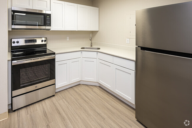 1BR, 1BA - 550SF - 750SF - Kitchen
