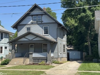 706 7th Ave N, Clear Lake, IA 50428