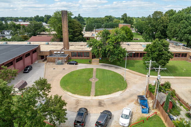 The student population of Harper Elementary School is 328 and the school serves K-5.