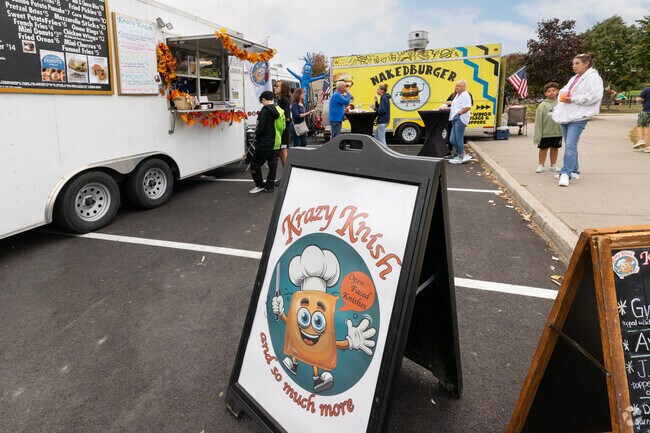 There are many good food truck vendors at Foodie Fridays in Mount Sinai's Heritage Park.