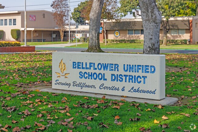 Bellflower Unified School District serves the city and parts of Cerritos and Lakewood.