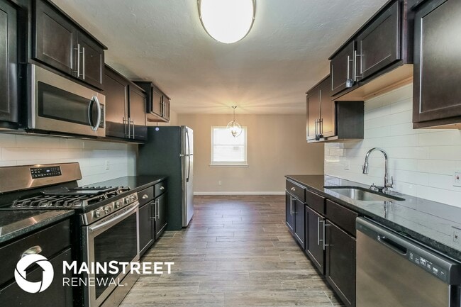 8716 Tracy Dr, Oklahoma City, OK 73132 - photo 6