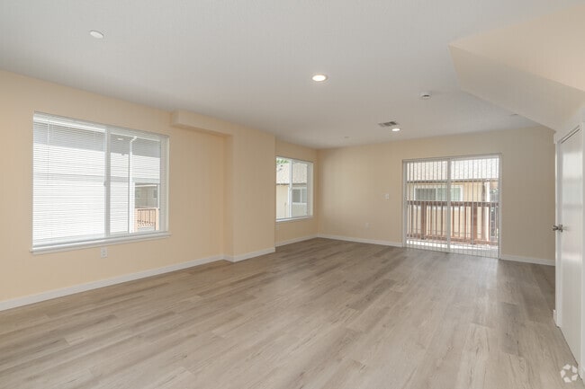 3BD, 2.5BA - 1,728SF - Living Room