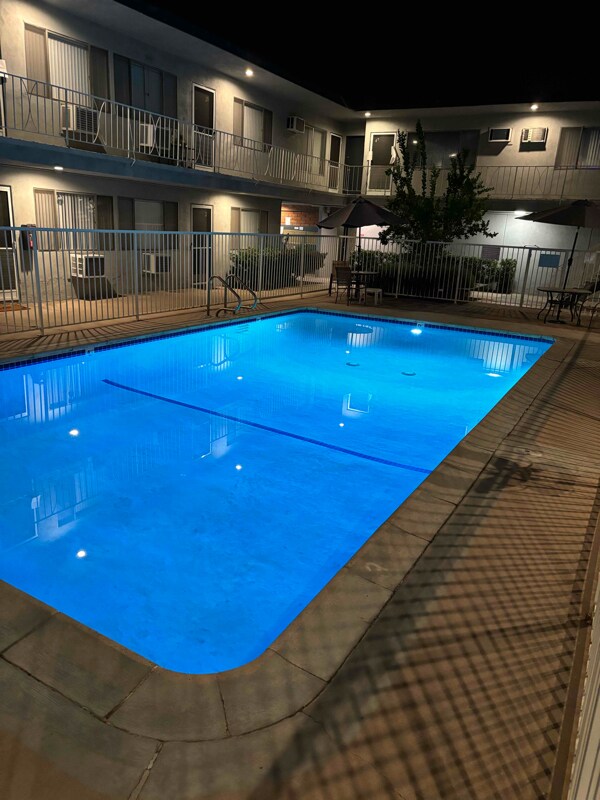 18200 Killion St Unit 39, Los Angeles, CA 91356