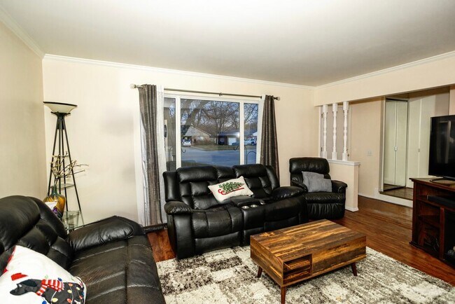 28115 Little MacK Ave, Saint Clair Shores, MI 48081 - photo 7