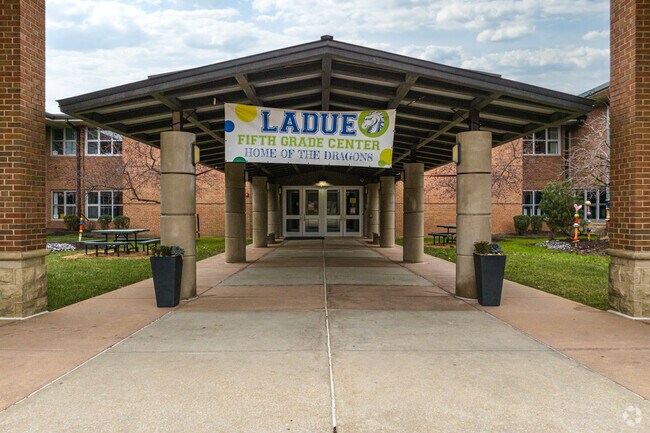 Ladue Fifth Grade Center  has an overall A+ grade on Niche.