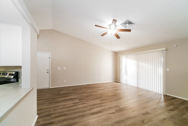 8045 W Larkspur Dr, Peoria, AZ 85381 - photo 4