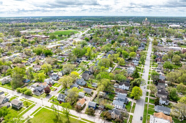 Easy access to 14th St and I-235 make getting around the Des Moines Metro easy.