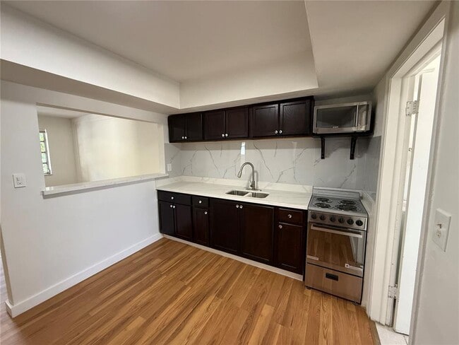 6301 Moseley St, Hollywood, FL 33024 - photo 3