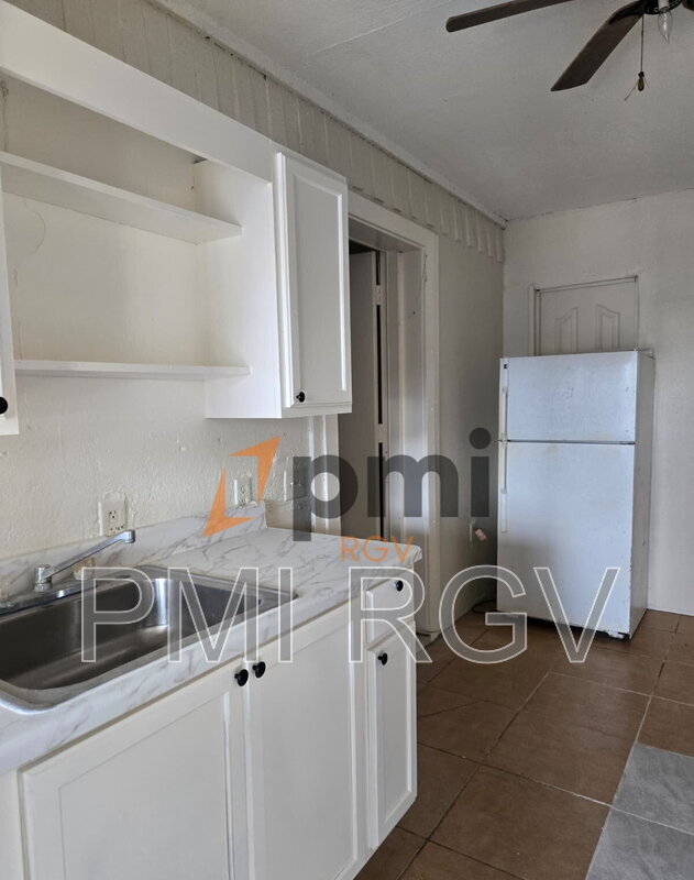 1608 Norma Ln unit 8, Edinburg, TX 78539 - photo 7