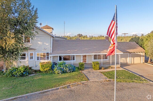 Farmhouses can be found throughout the Le Grand area.