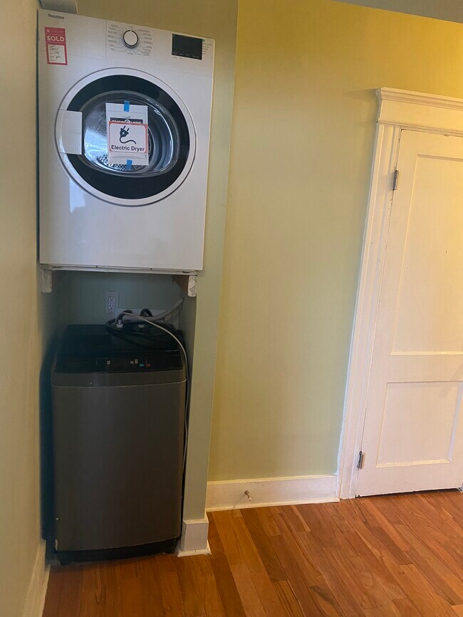 18 N Spring St unit 14 N Spring St Apt 1, Ansonia, CT 06401 - photo 4