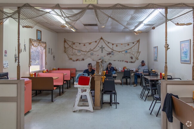 DJ's Diner serves classic Southern meals near Irvington.