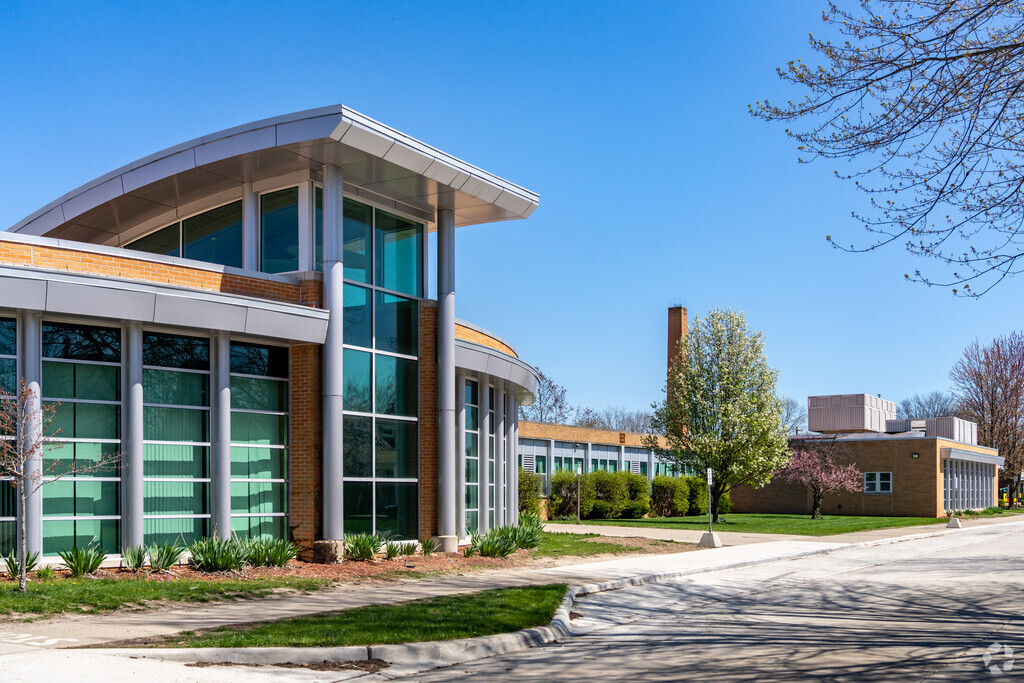 Arno Elementary is committed to providing a challenging curriculum and skilled instruction.