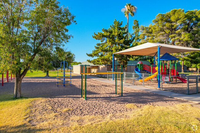 Stay active with physical activities at the Eisenhower Center in Mesa, AZ.