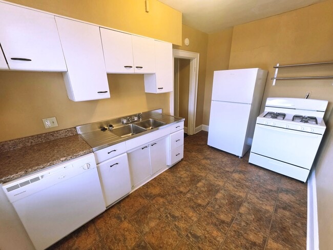 352 1/2 E 20th Ave unit 352.5, Columbus, OH 43201 - photo 4