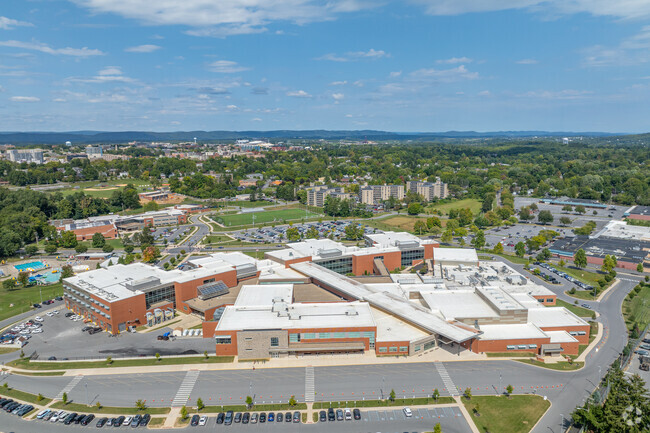 91% of students are at least proficient in math at State College Area High School.