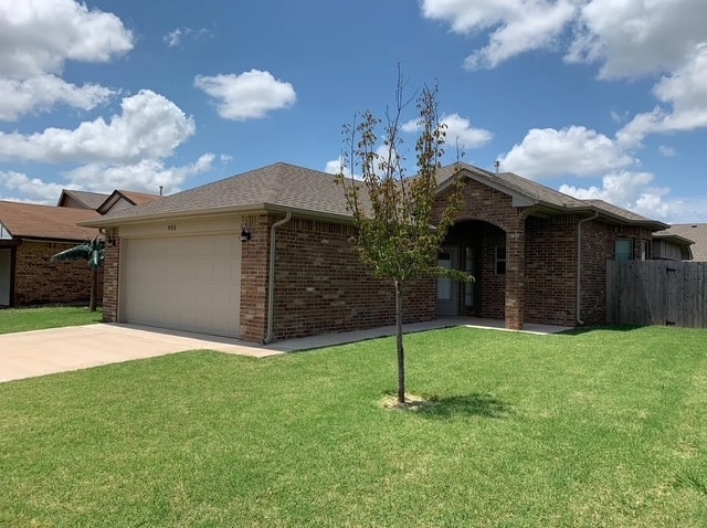 925 Heather Ln, Moore, OK 73160 - photo 2