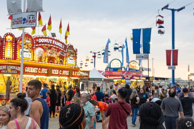 As the sun sets over the Illinois State Fair the carnival lights kick into glow.