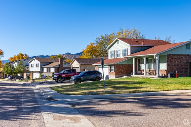 Rows of split-level homes with brick accents and mountain views are popular in Dakota Station.