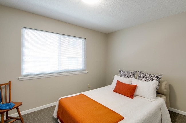 Wildcat Inn - 1854-1858 Claflin, Manhattan, KS 66502 - photo 6