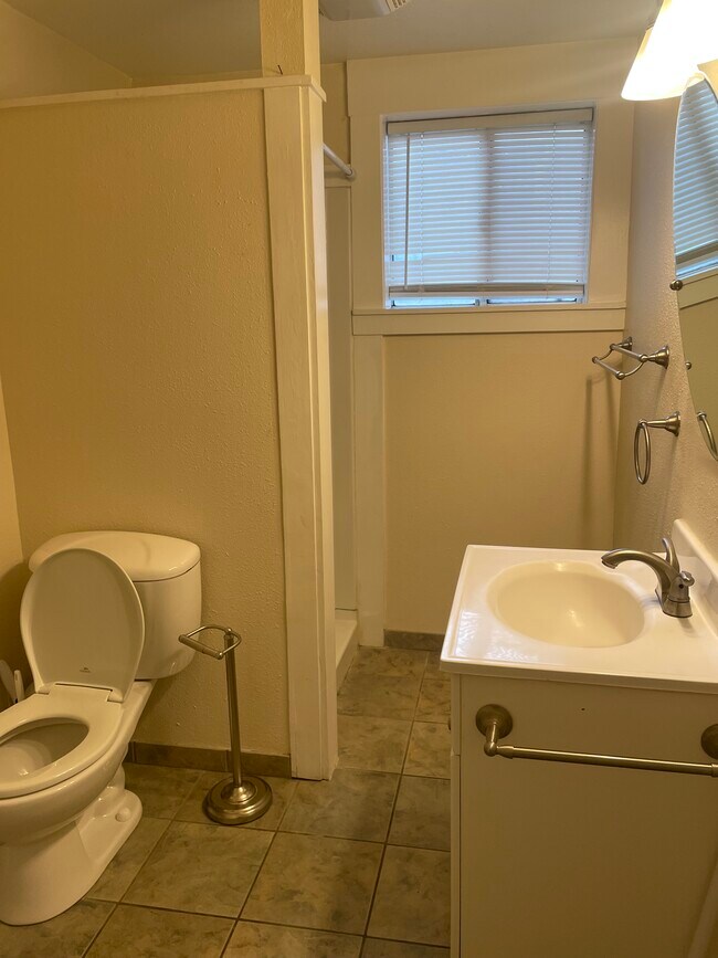 254 E 4th Ave unit in The Avenues, Chico, CA 95926 - photo 7