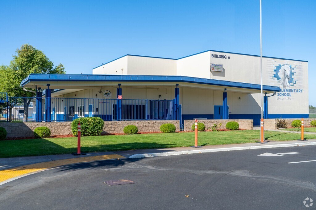 Banta Elementary School serves students in the Southwest San Joaquin County community.