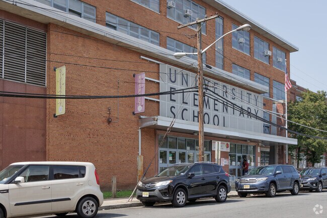 University Elementary School has a student-teacher ratio of 11 to 1.