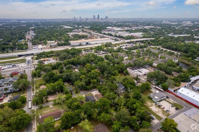 The Long Branch/Fairfield neighborhood is in close vicinity to Downtown Jacksonville, FL.