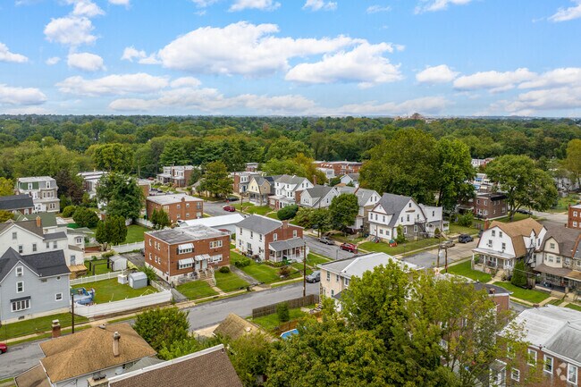 Collingdale has 8,664 people, 3,188 households, and 2,183 families residing in the borough.