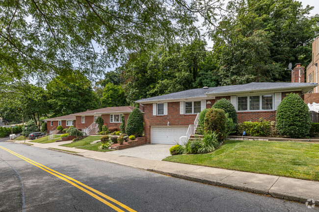 Grymes Hill is one of the few neighborhoods in NYC that has streets of mid-century Ranches.