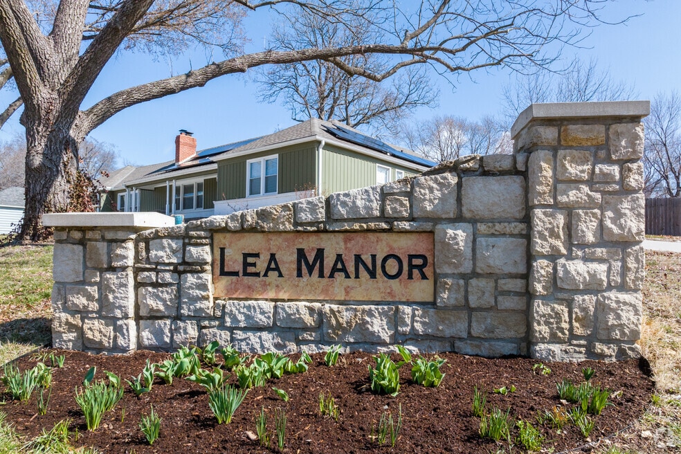 Lea Manor