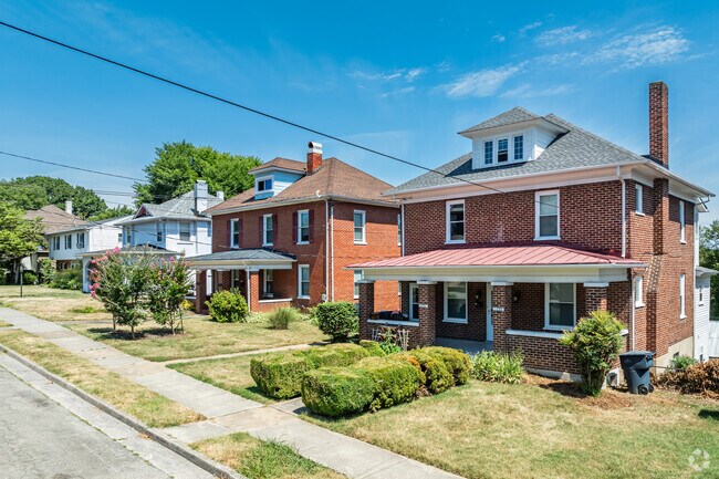 American Foursquare and Colonial homes line these Wasena streets.