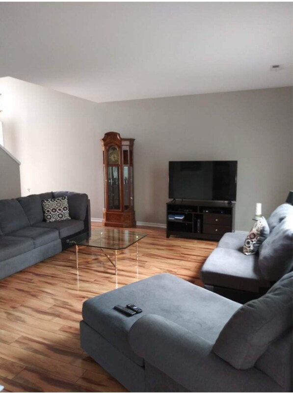 481 Metropolitan St, Aurora, IL 60502 - photo 2