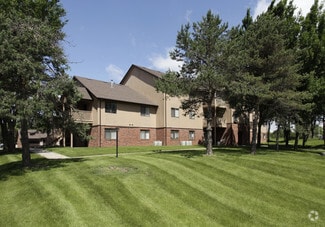 4901 Pleasant St, West Des Moines, IA 50266