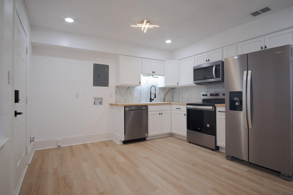 106 Woodhouse Ln unit D, Savannah, GA 31406 - photo 1